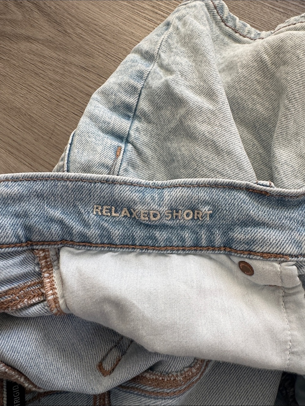 American Eagle Outfitters Strigid Relaxed Denim Shorts size 2 - Picture 3 of 5